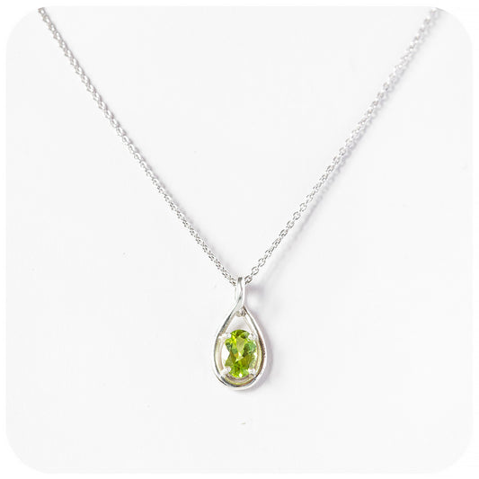 oval cut green peridot, august birthstone pendant and chain