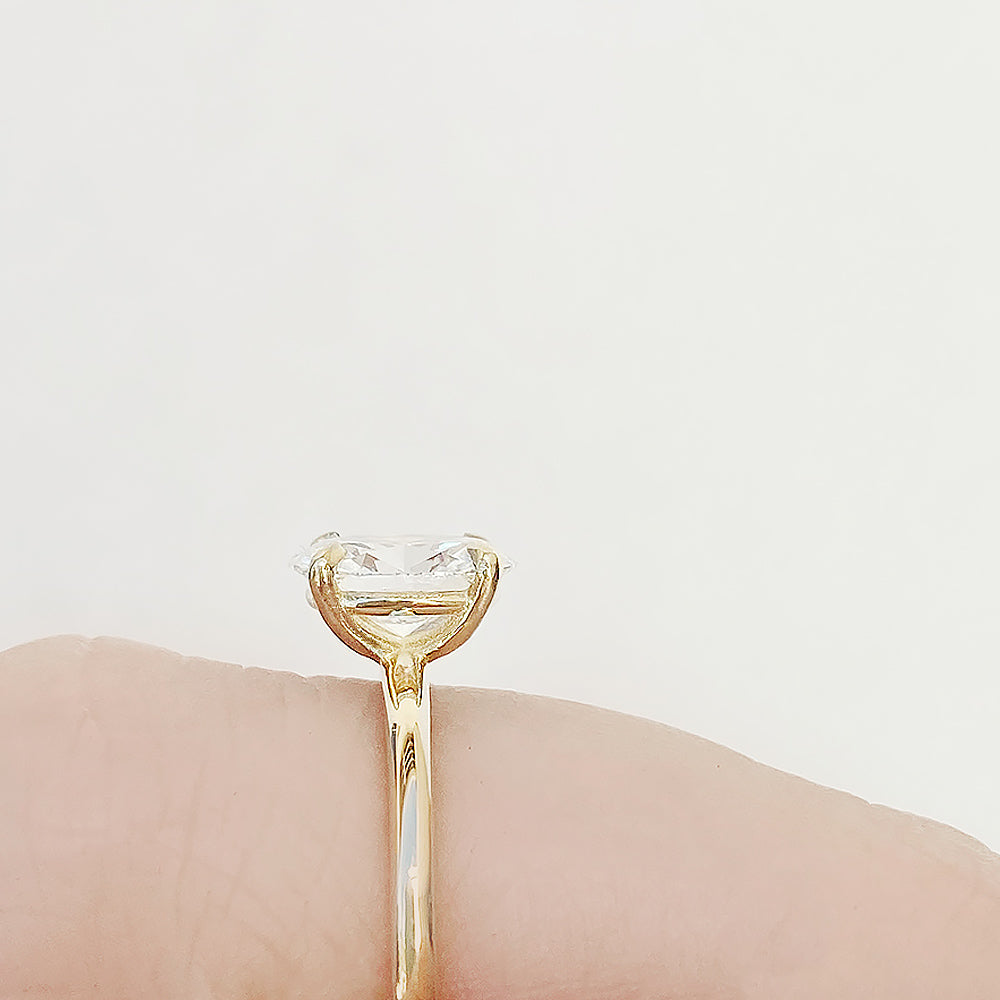 Oval cut Diamond Solitaire Engagement Ring in Yellow Gold - Victoria's Jewellery