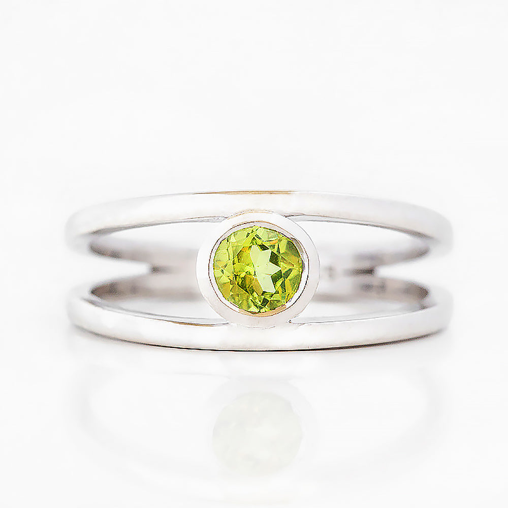 Harper, Round cut Peridot Split Band Ring