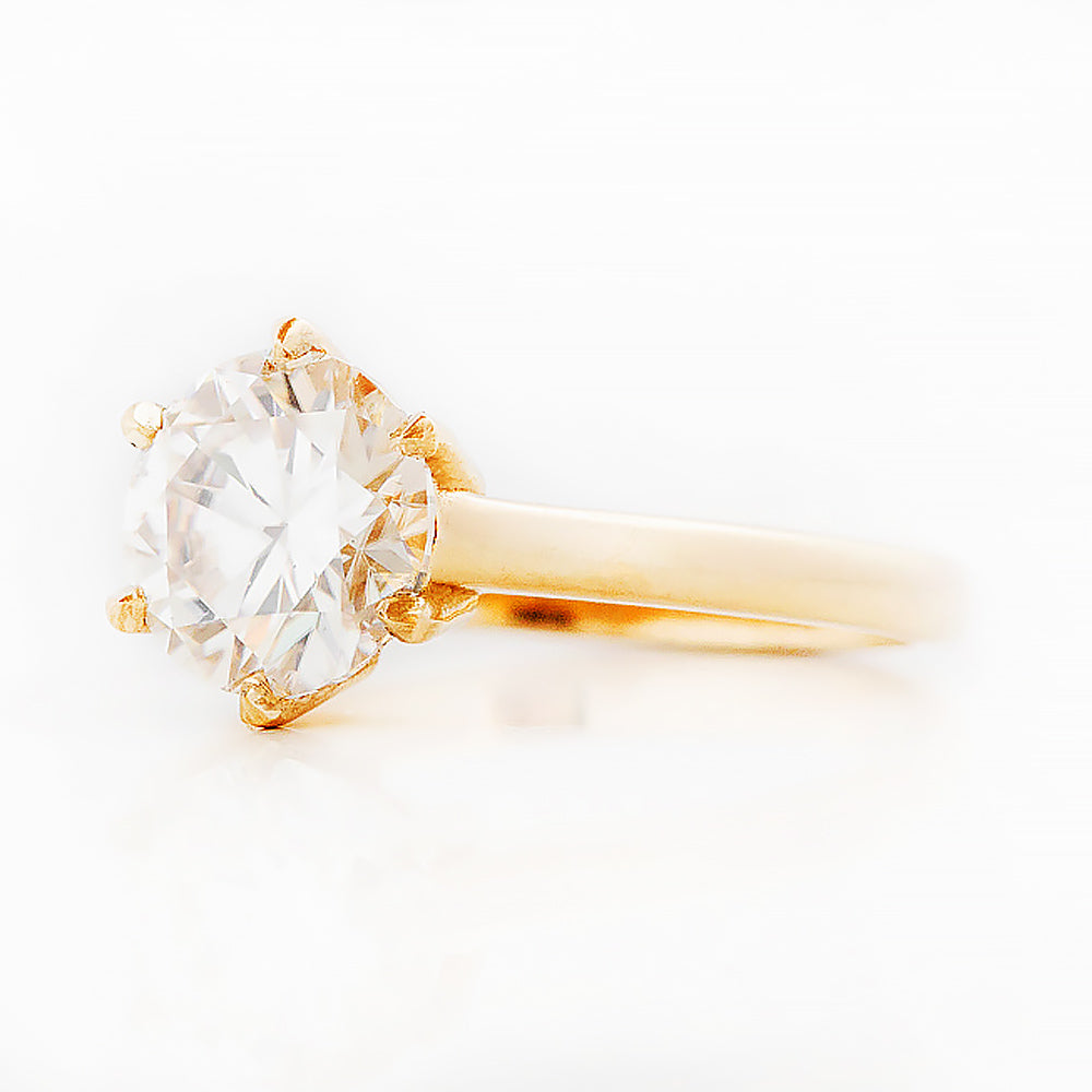 Round brilliant cut diamond solitaire engagement ring in yellow gold - Victoria's Jewellery