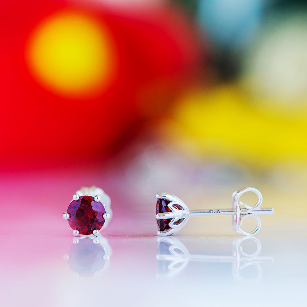 Tulip, Garnet Stud Earrings - 5mm