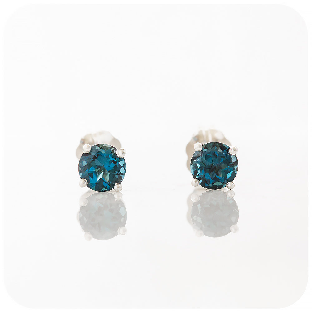 Round cut London Blue Topaz Stud Earrings - 5mm