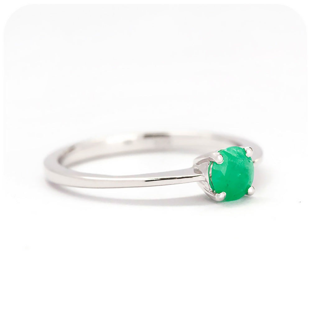 Round cut Emerald Solitaire Ring