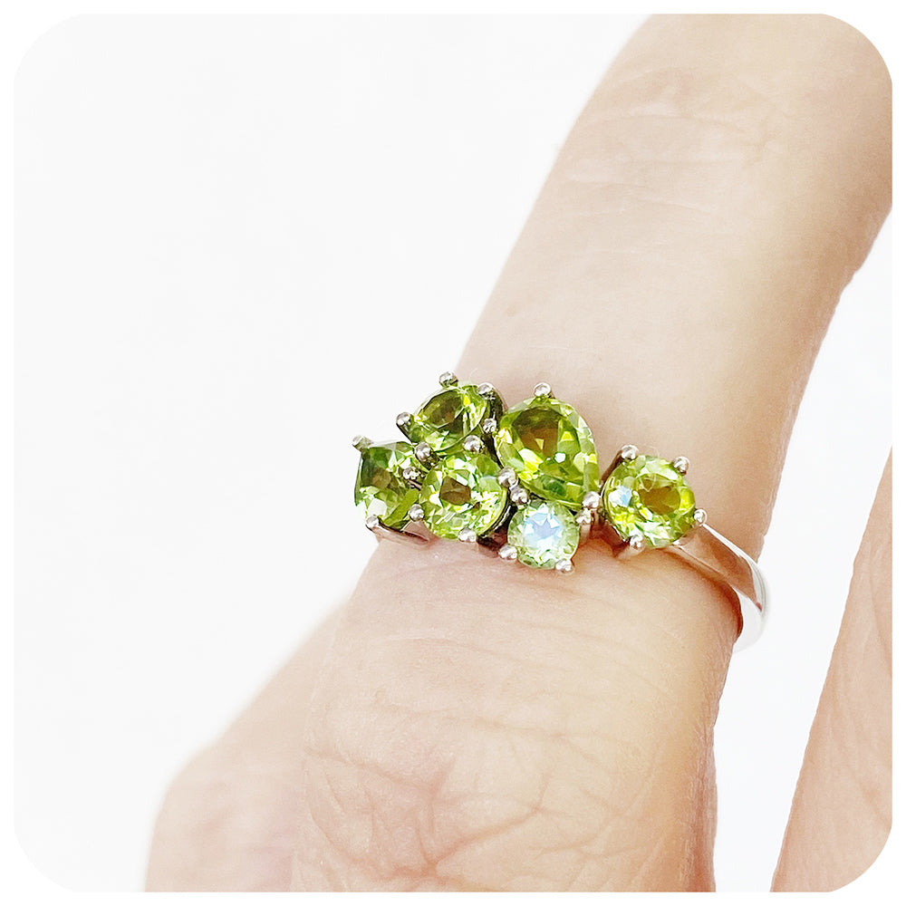 The Ena, a Cluster Ring with Peridot