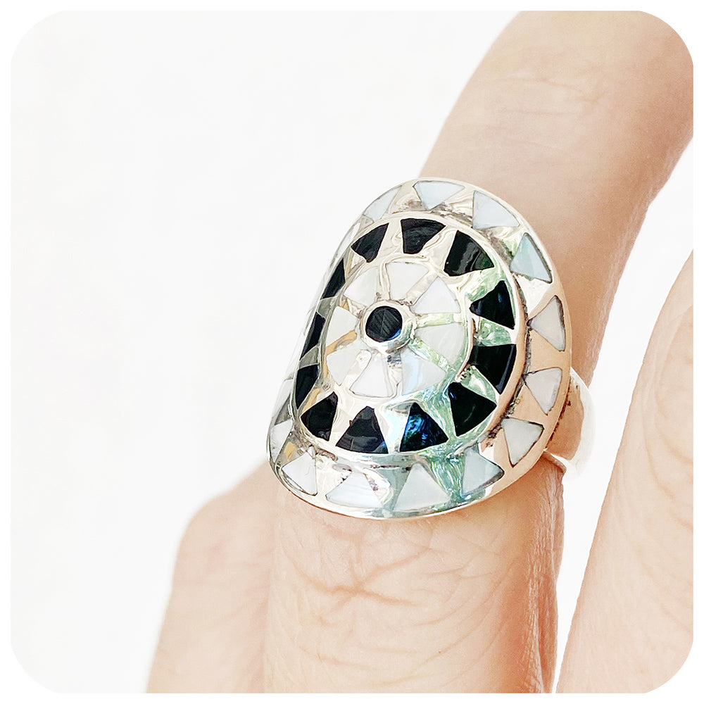 Black and White Mother of Pearl Disc Ring in Sterling Silver - 24mm