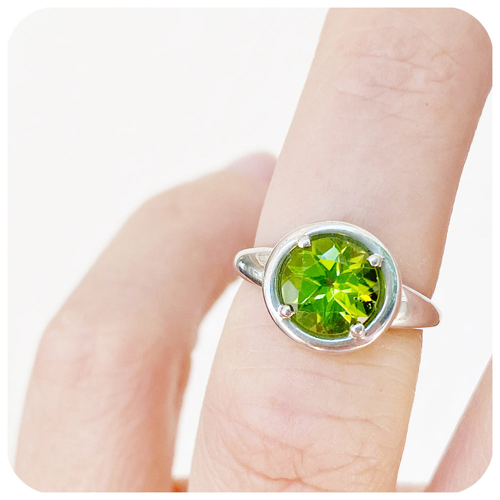 Round cut Peridot Ring in Sterling Silver - Victoria's Jewellery