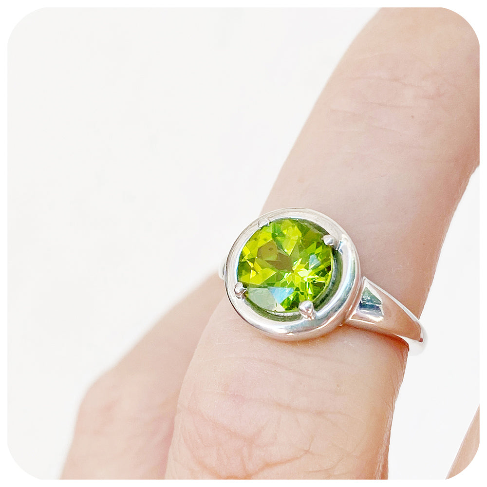 Round cut Peridot Ring in Sterling Silver - Victoria's Jewellery