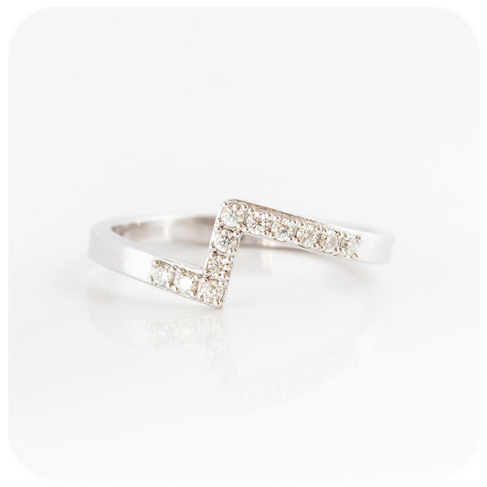 brilliant round cut moissanite wedding band ring