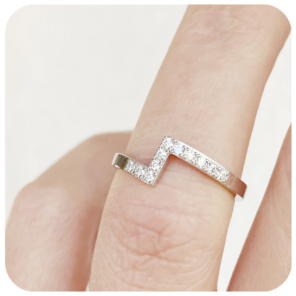 brilliant round cut moissanite wedding band ring