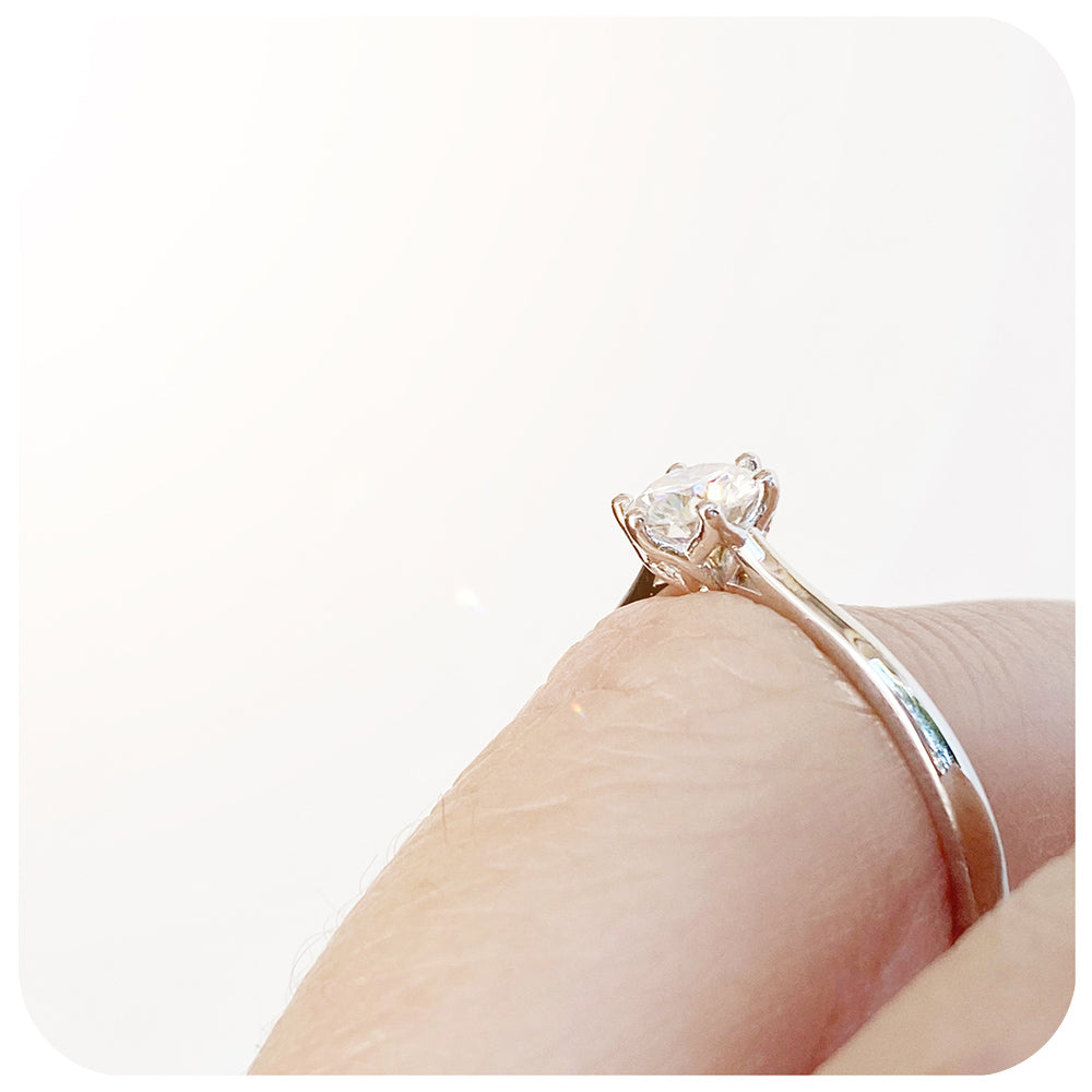 brilliant round cut moissanite six claw engagement ring