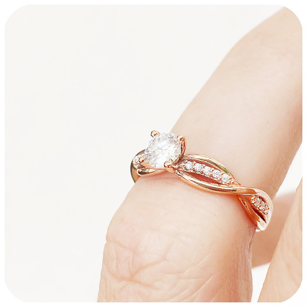Brilliant round cut Moissanite Infinity style Engagement Wedding Ring - Victoria's Jewellery