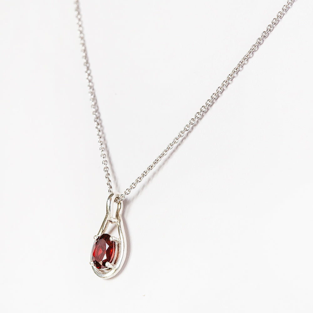 The Infinity Pendant with Garnet