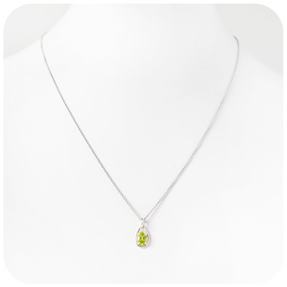 oval cut green peridot, august birthstone pendant and chain