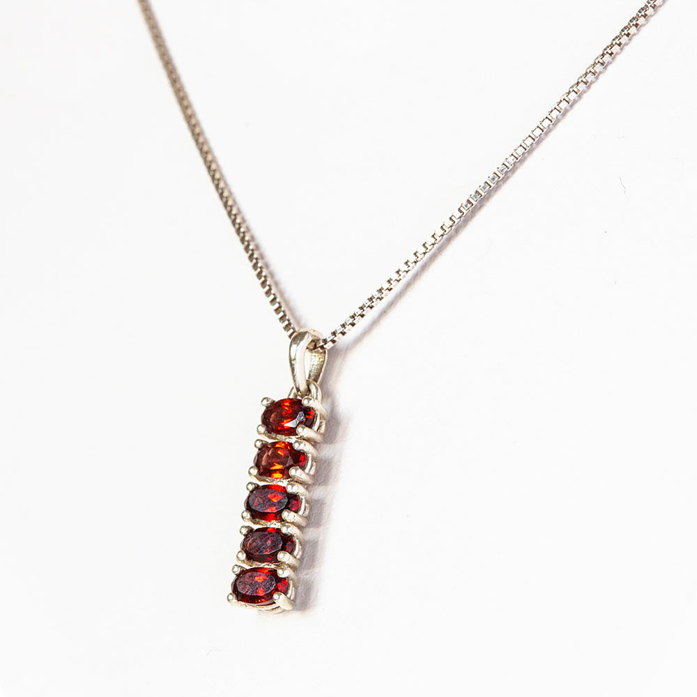 Willow, Garnet Necklace