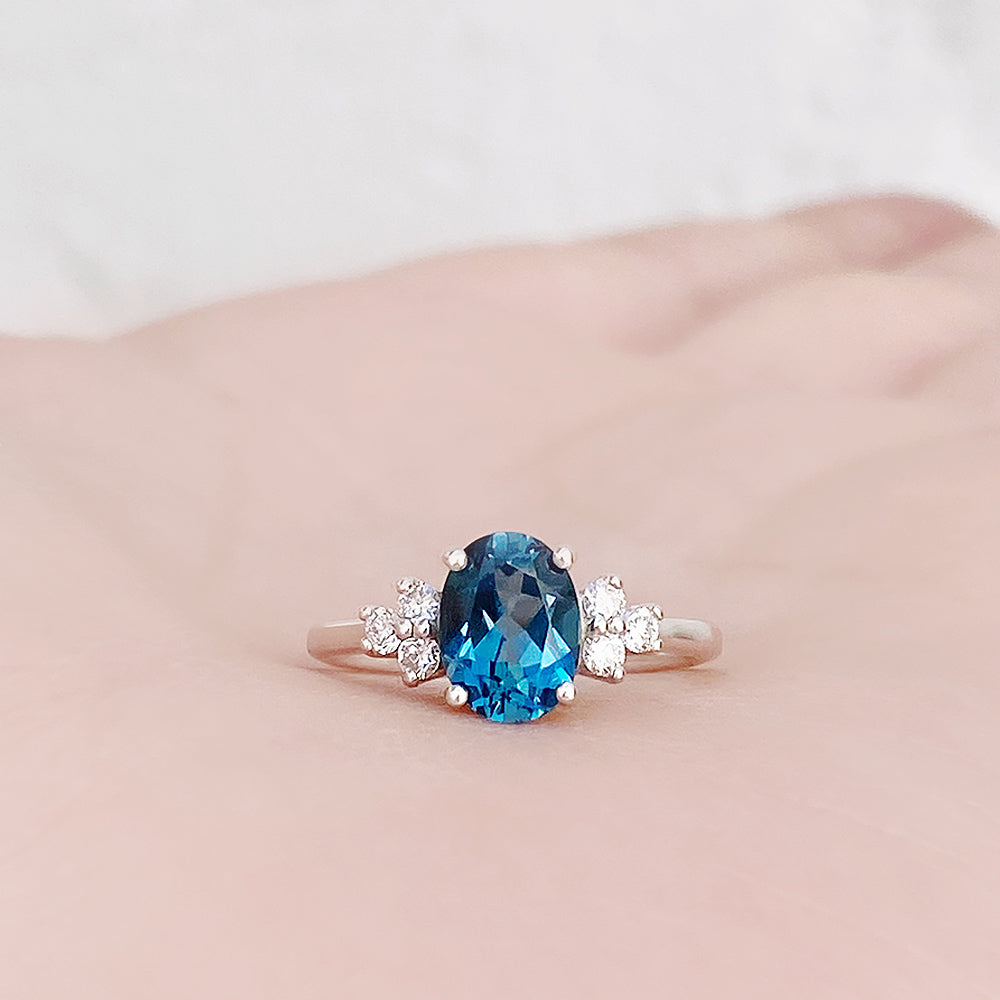 Este, an Oval cut London Topaz and Lab Diamond Ring