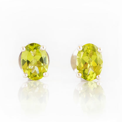 Luna, Oval cut Peridot Stud Earring - 7x5mm - Victoria's Jewellery