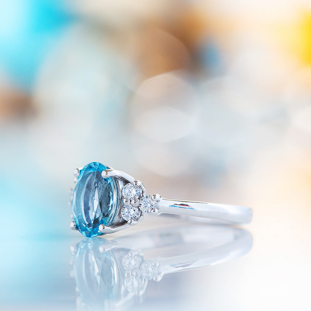 Este, an Oval cut Sky Blue Topaz and Lab Diamond Ring