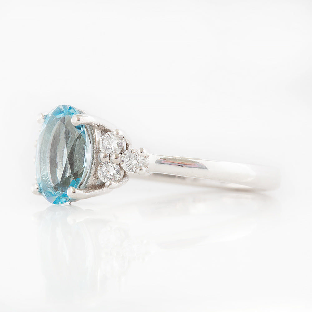 Este, an Oval cut Sky Blue Topaz and Lab Diamond Ring