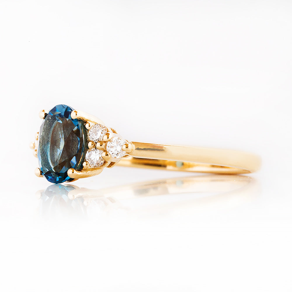 Este, Oval cut Lab Sapphire and Diamond Ring