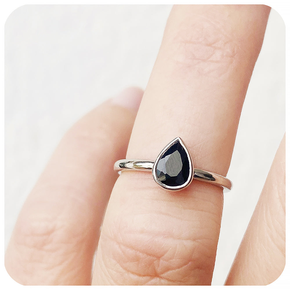 Linda, Pear cut Black Spinel Ring