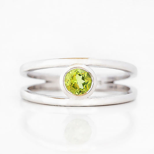 Harper, Round cut Peridot Split Band Ring