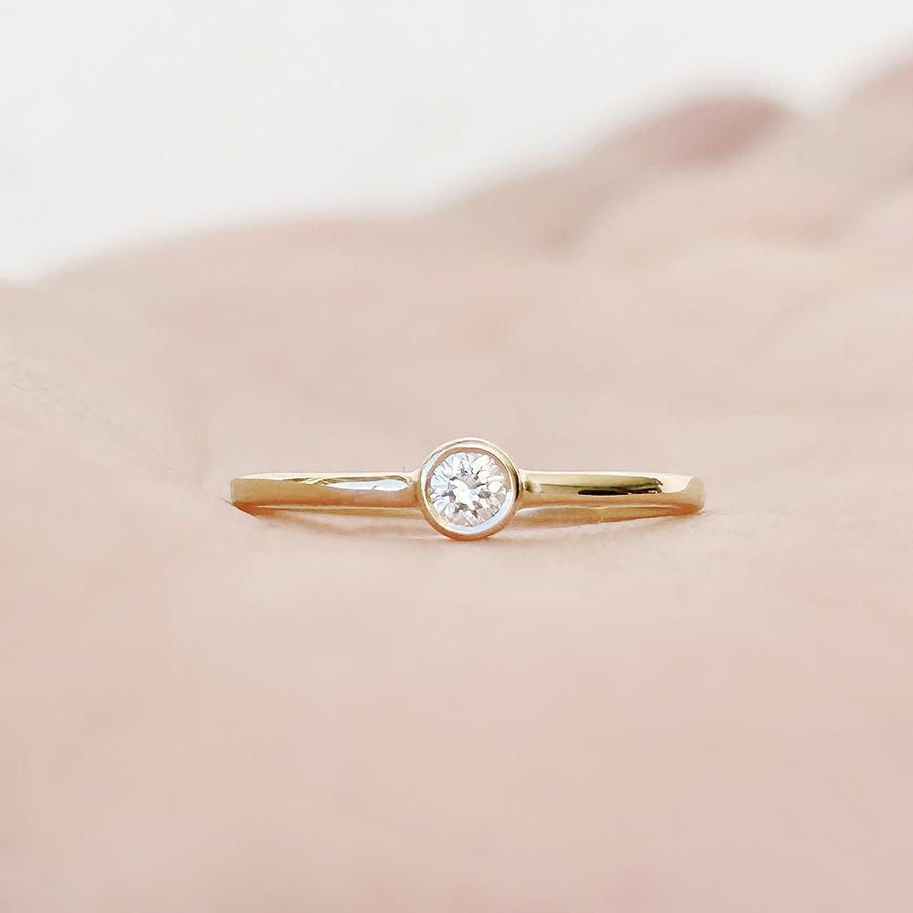 Round Brilliant cut Diamond Promise Ring in Yellow Gold - Victoria's Jewellery