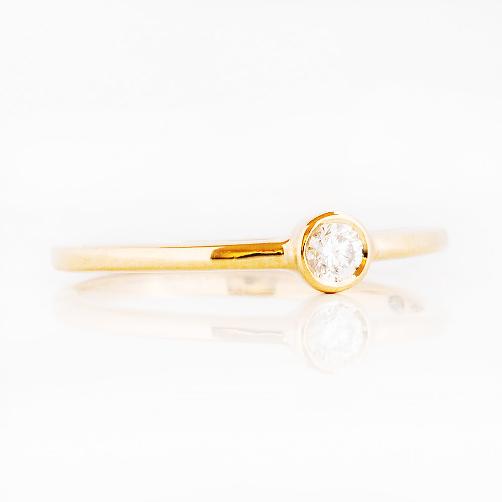 Round Brilliant cut Diamond Promise Ring in Yellow Gold - Victoria's Jewellery