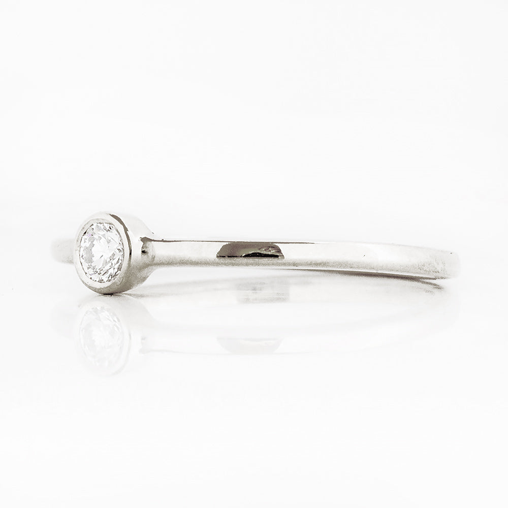 Round Brilliant cut Diamond Promise Ring in White Gold - Victoria's Jewellery