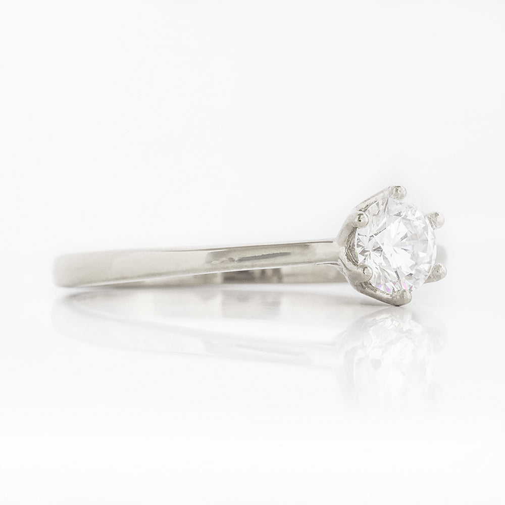Round cut Diamond Solitaire Engagement Ring in White Gold - Victoria's Jewellery