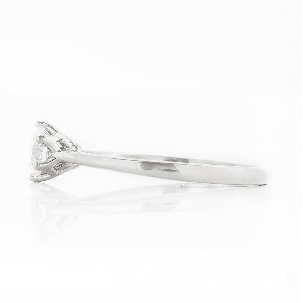 Round cut Diamond Solitaire Engagement Ring in White Gold - Victoria's Jewellery