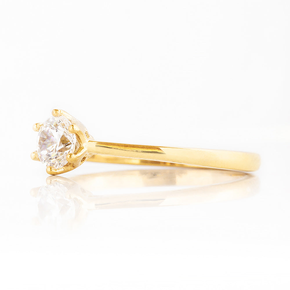 Round cut Diamond Solitaire Engagement Ring in Yellow Gold - Victoria's Jewellery