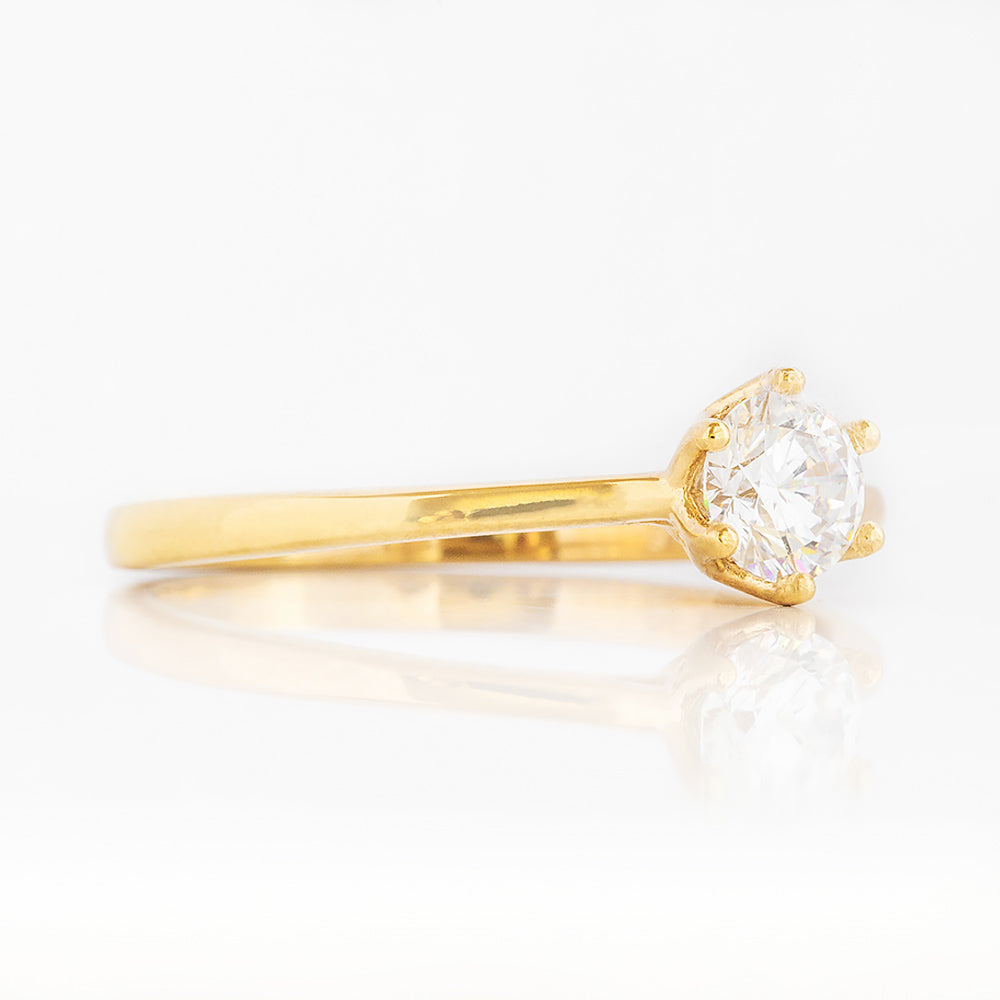 Round cut Diamond Solitaire Engagement Ring in Yellow Gold - Victoria's Jewellery