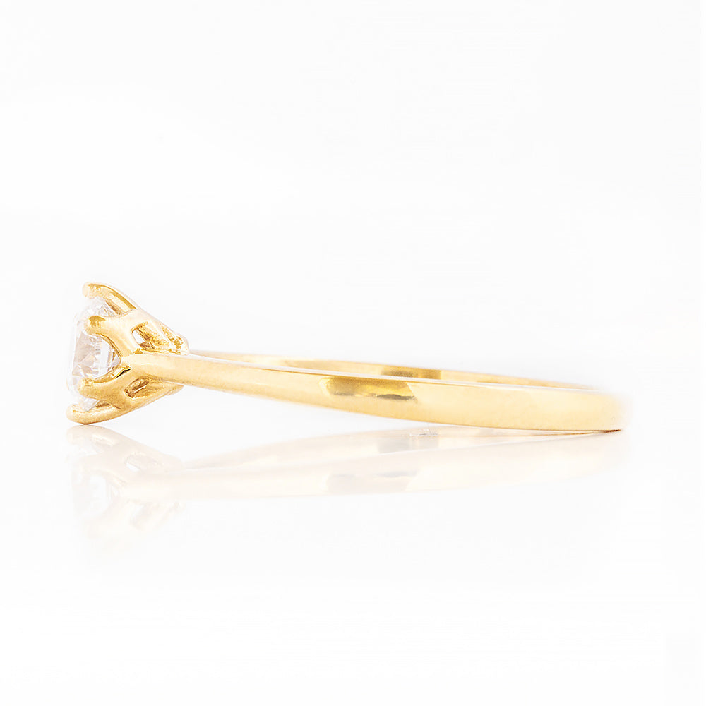 Round cut Diamond Solitaire Engagement Ring in Yellow Gold - Victoria's Jewellery
