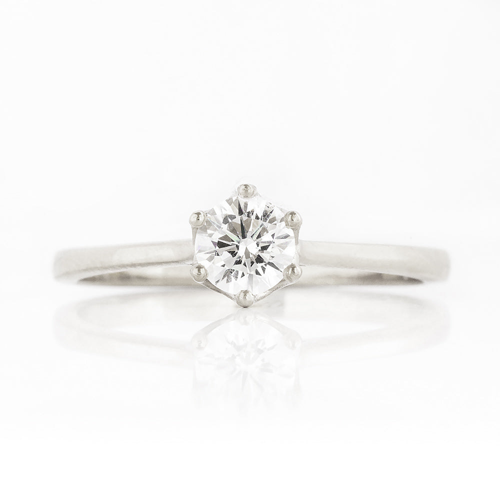 Round cut Diamond Solitaire Engagement Ring in White Gold - Victoria's Jewellery