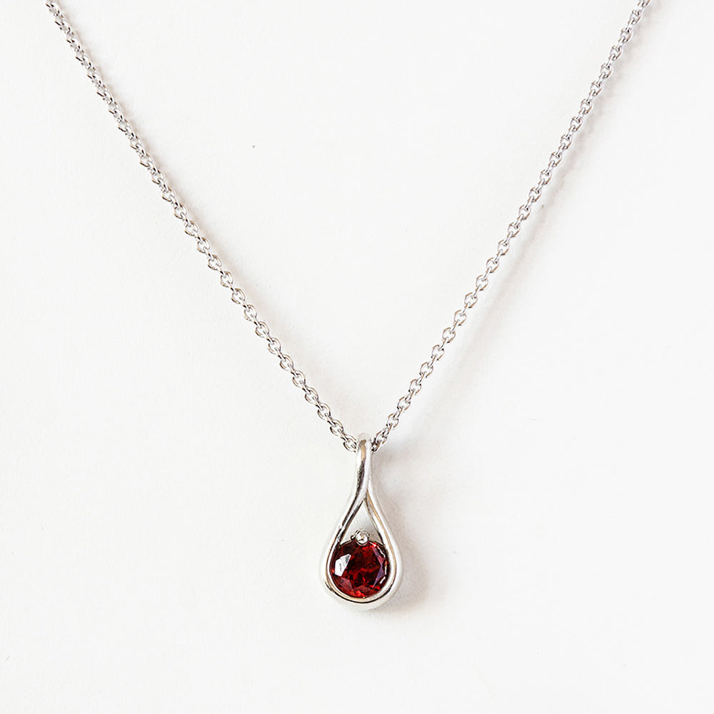 Savannah, Garnet Necklace