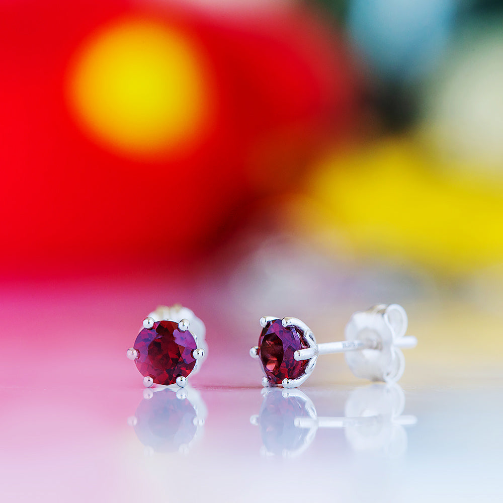 Tulip, Garnet Stud Earrings - 5mm