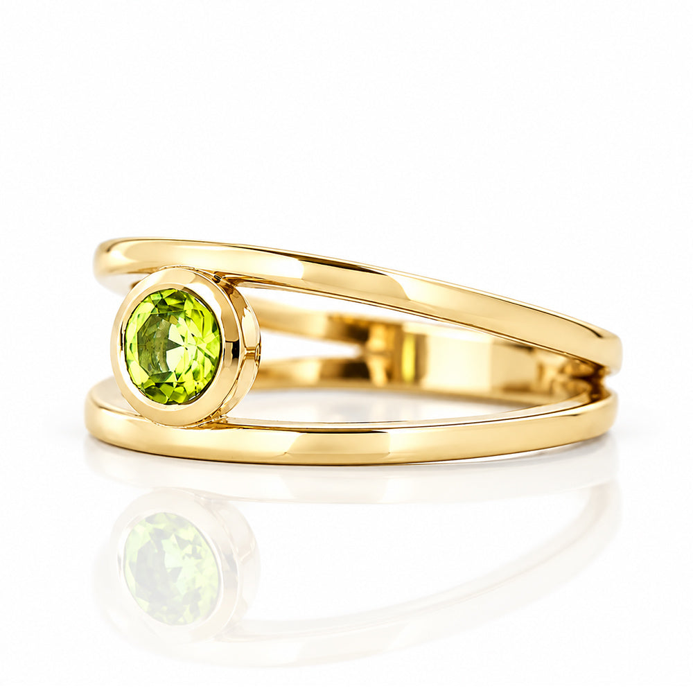 Harper, Round cut Peridot Split Band Ring - Victoria's Jewellery