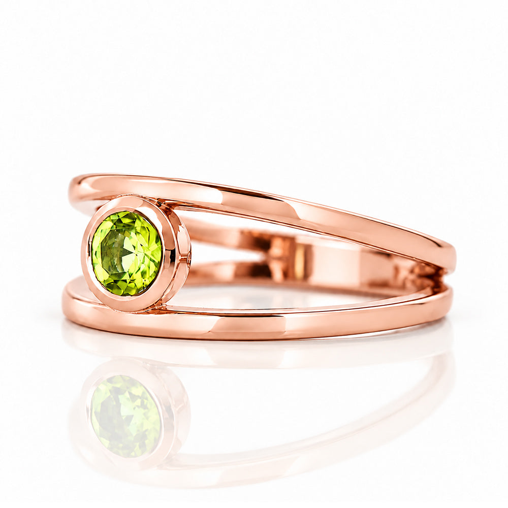 Harper, Round cut Peridot Split Band Ring - Victoria's Jewellery