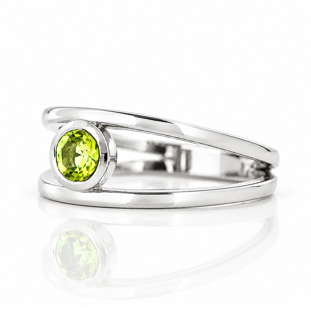 Harper, Round cut Peridot Split Band Ring - Victoria's Jewellery