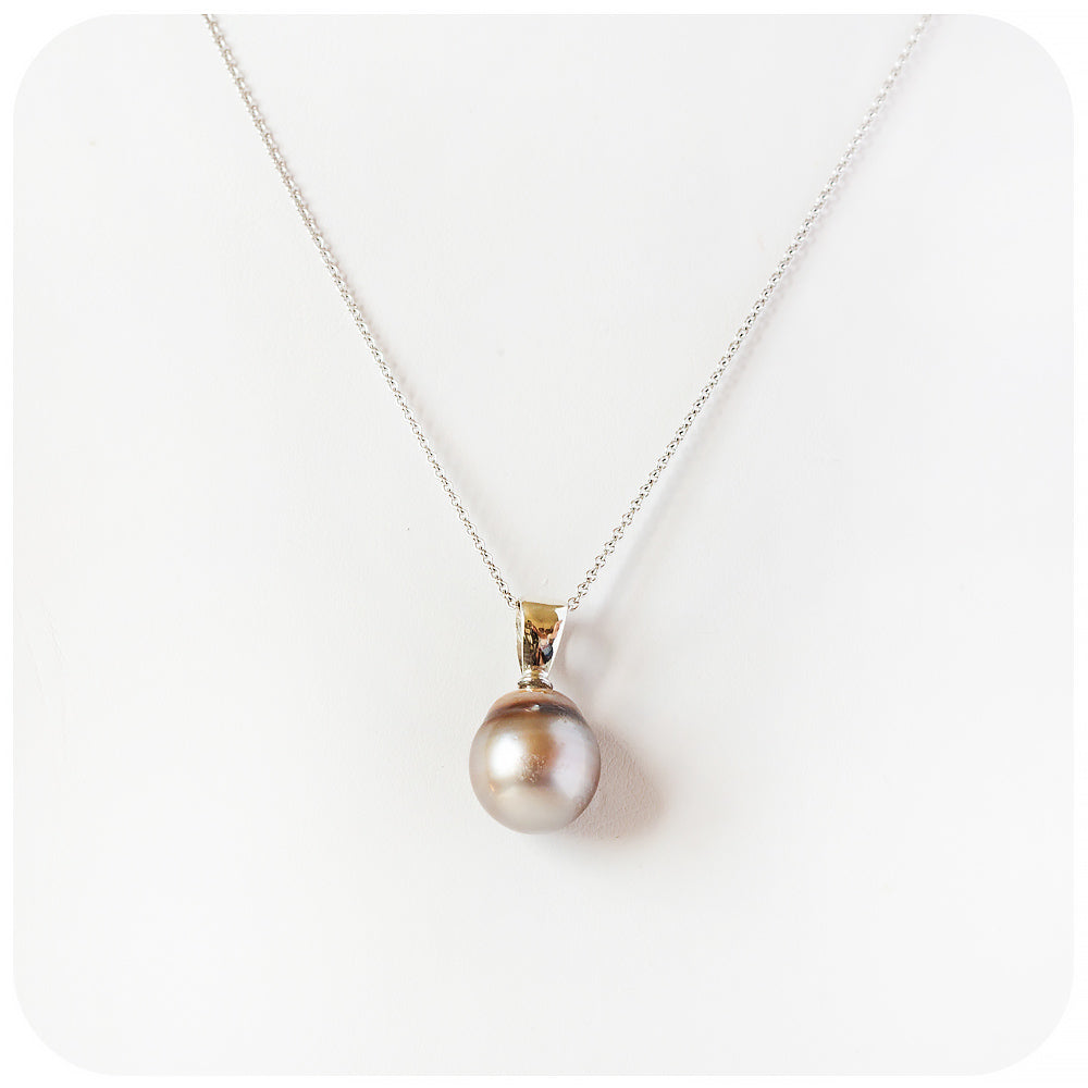 oval shaped black tahitian pearl pendant and chain