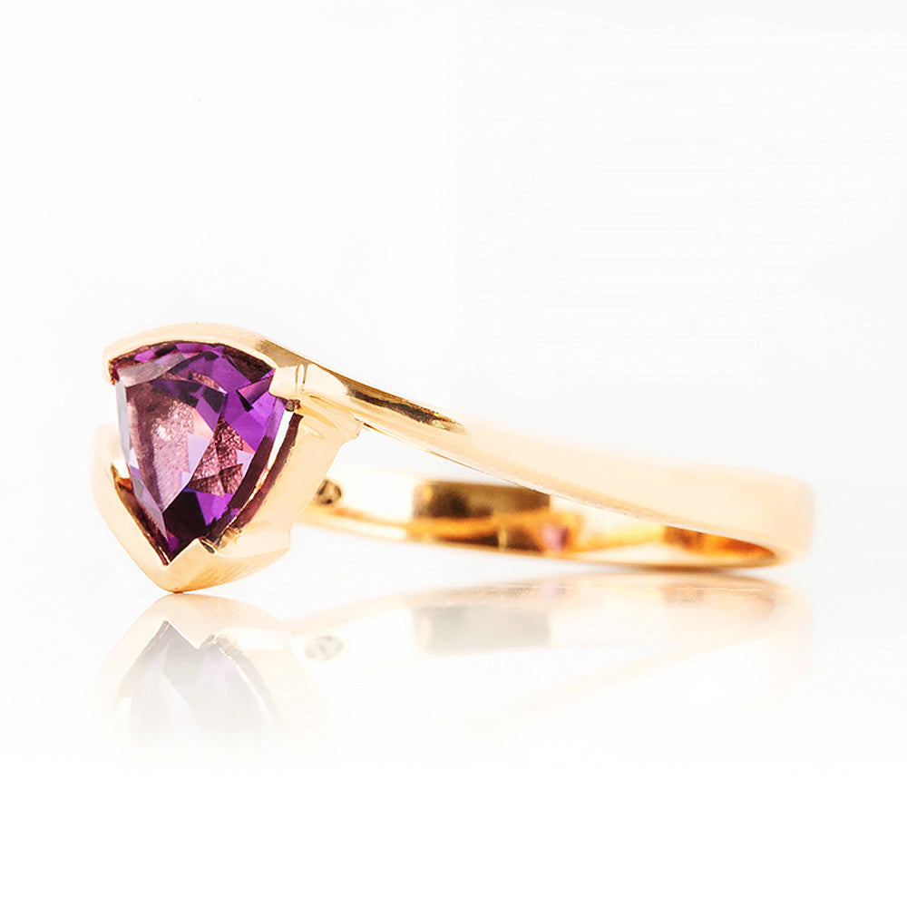 Cali, a Trillion cut Ametyst Ring - Victoria's Jewellery