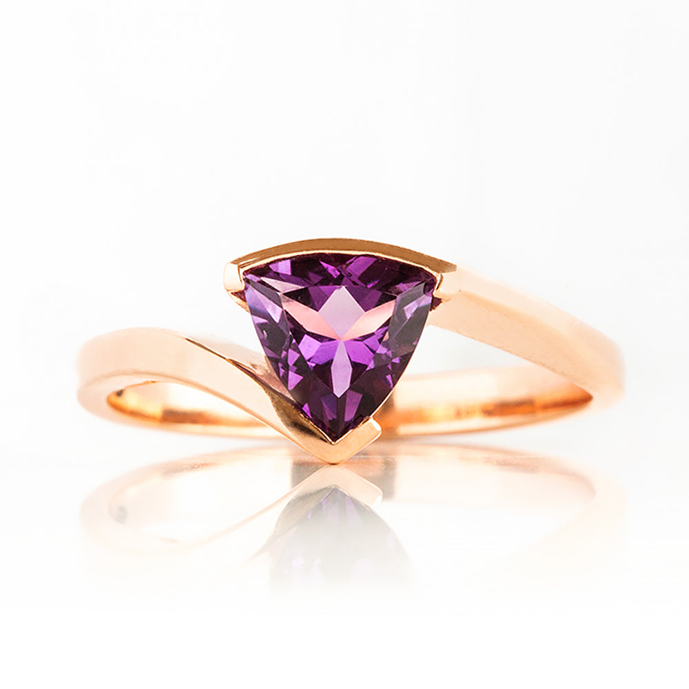 Cali, a Trillion cut Ametyst Ring - Victoria's Jewellery