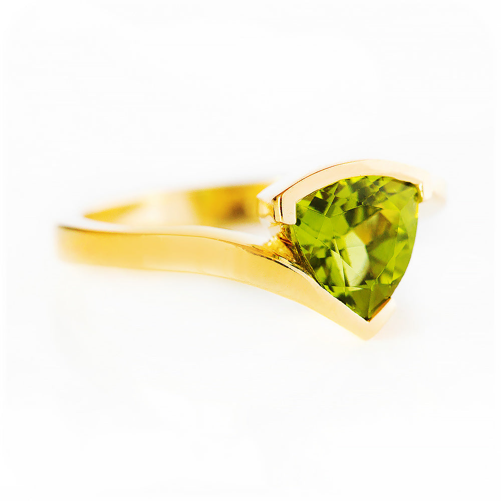 Trillion cut Peridot Ring in Yellow Gold - Victoria's Jewellery