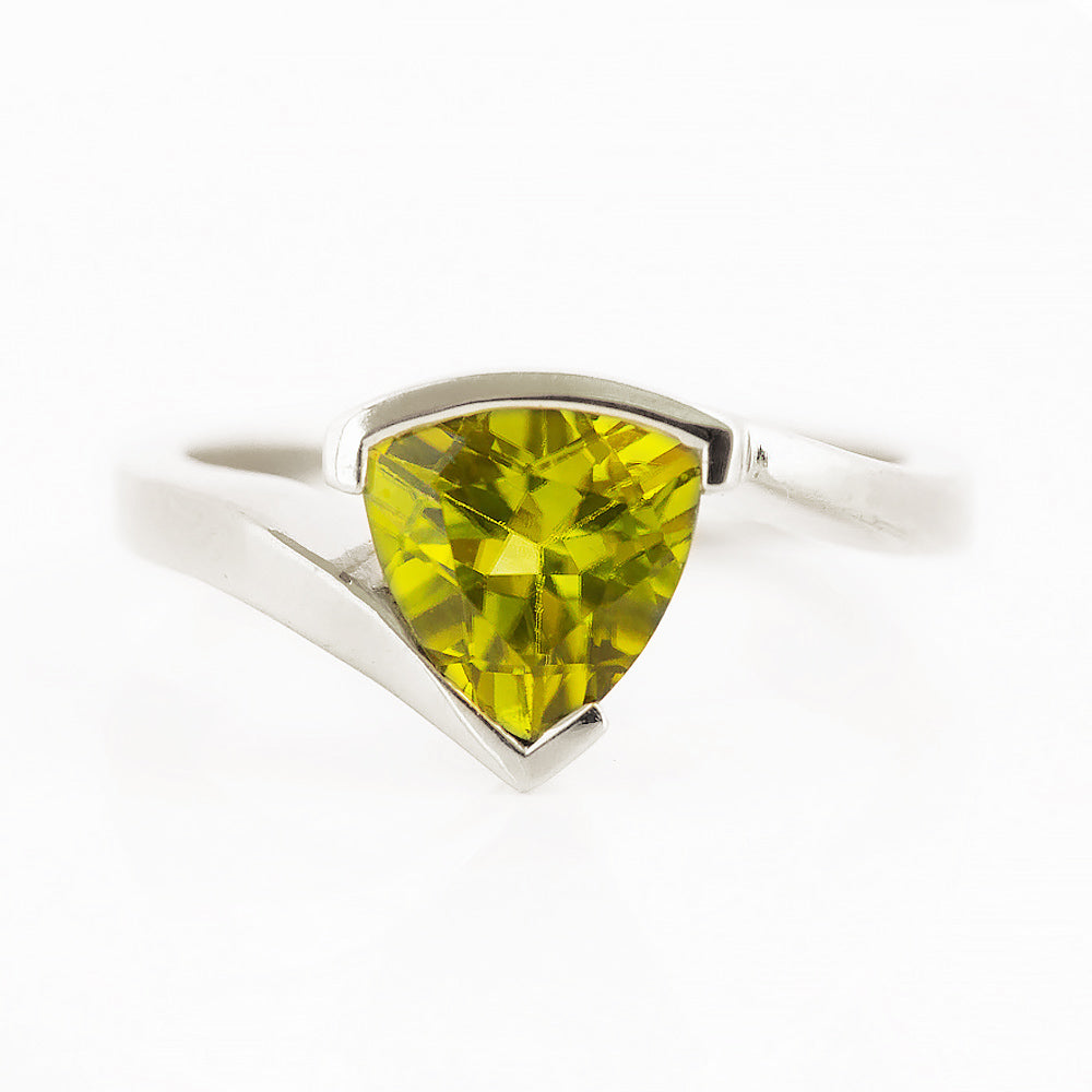 Trillion cut Peridot Ring in White Gold - Victoria's Jewellery