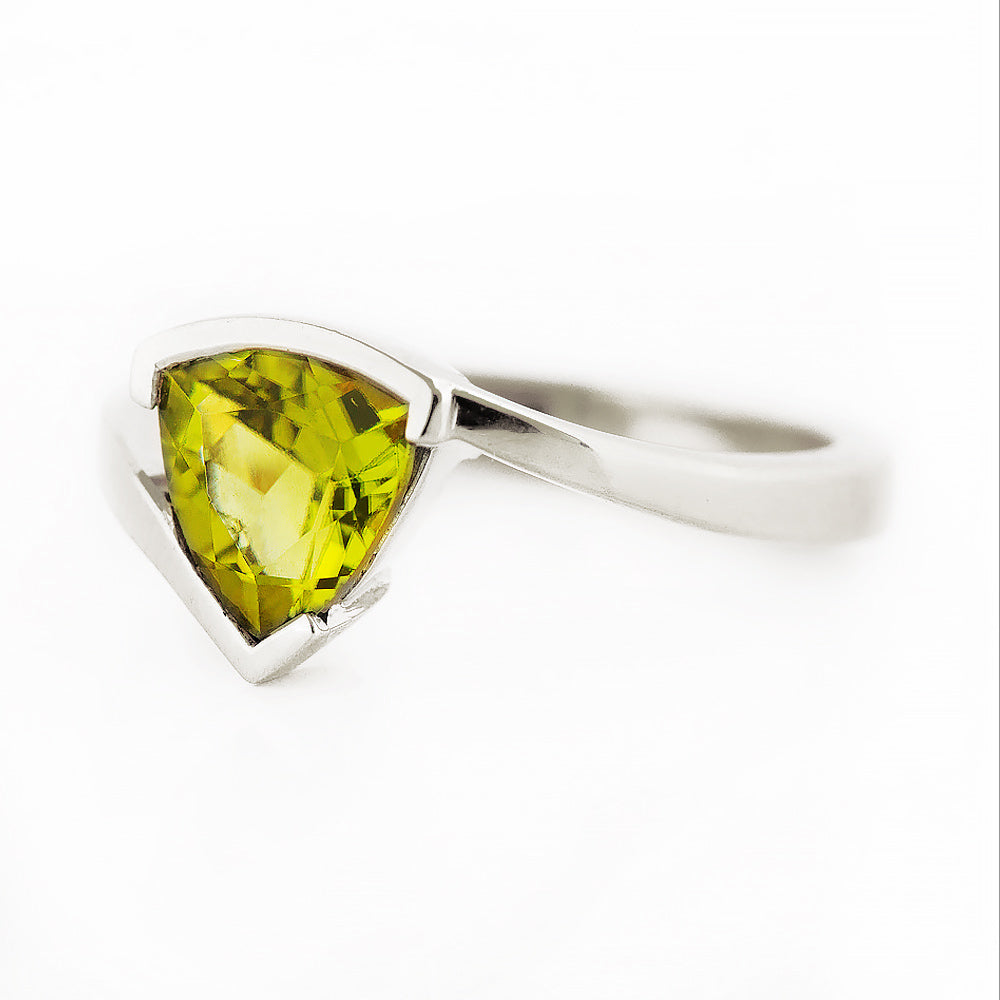 Trillion cut Peridot Ring in White Gold - Victoria's Jewellery