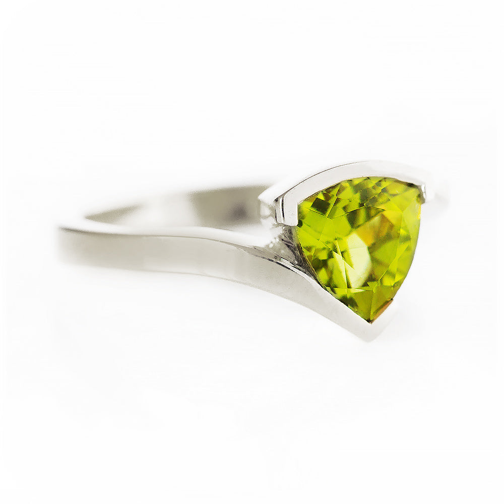Trillion cut Peridot Ring in White Gold - Victoria's Jewellery