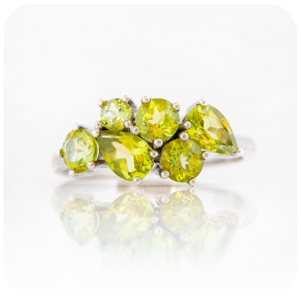 The Ena, a Cluster Ring with Peridot