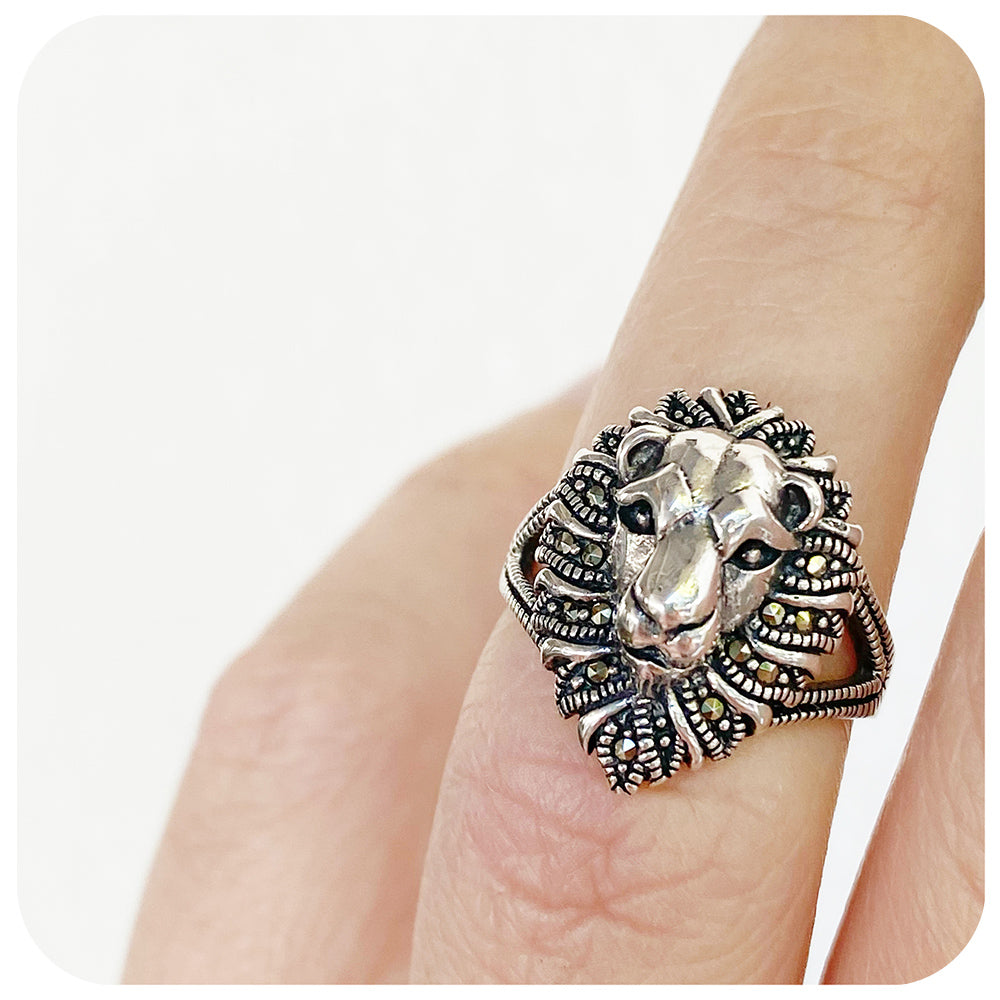 Gucci silver lion on sale ring