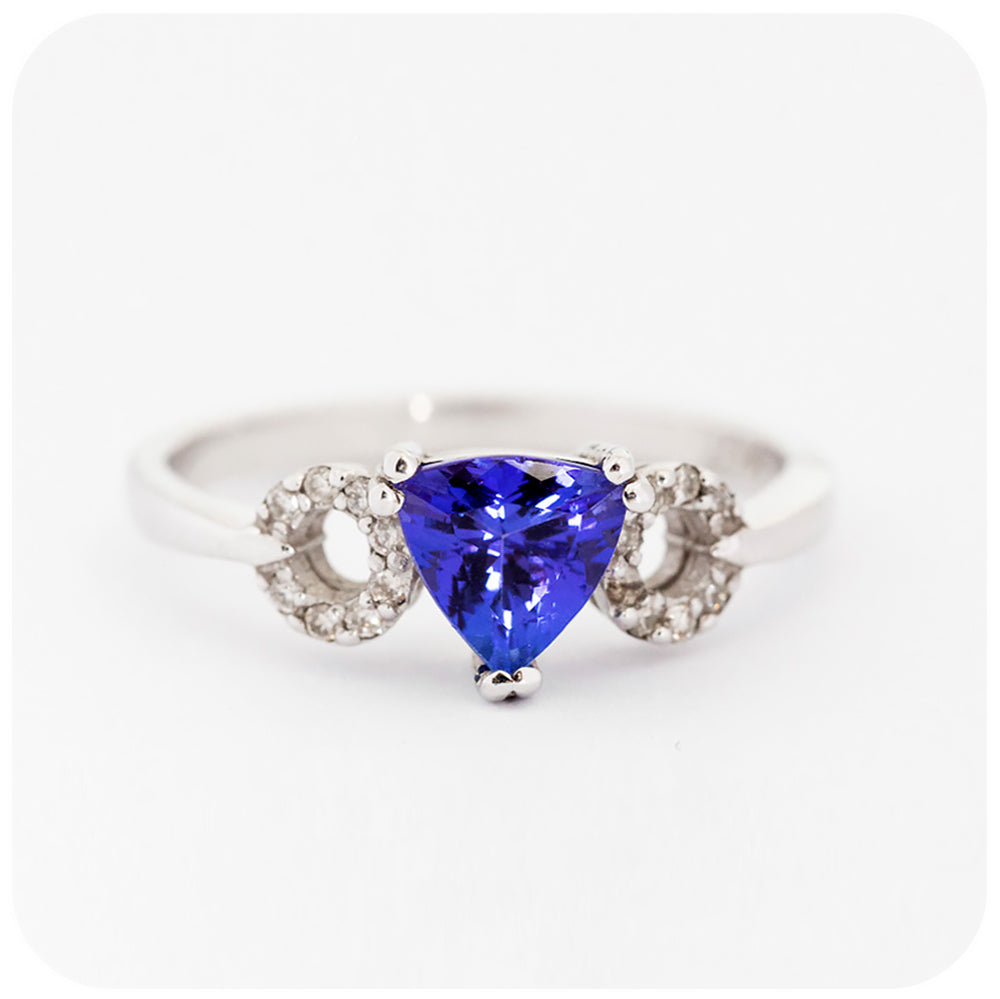 Trillion cut Tanzanite and Diamond Ring in White Gold - 0.842ct