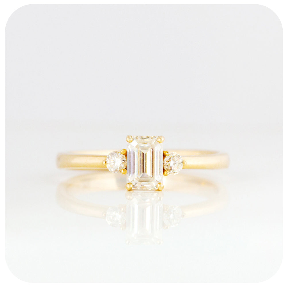 The Bea Ring with Moissanite - 0.5ct